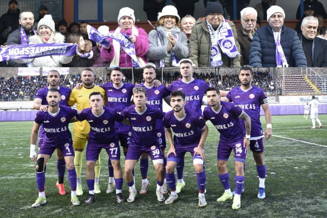Kadınlar, kapı kapı dolaşıp forma satıyor, Ereğli Belediyespor'u konuşuyor!..