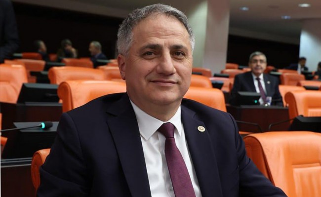 Sevgi, Saygı, Barış, Merhamet, Kardeşlik ve Hoşgörü duygularını güçlendirmeliyiz.