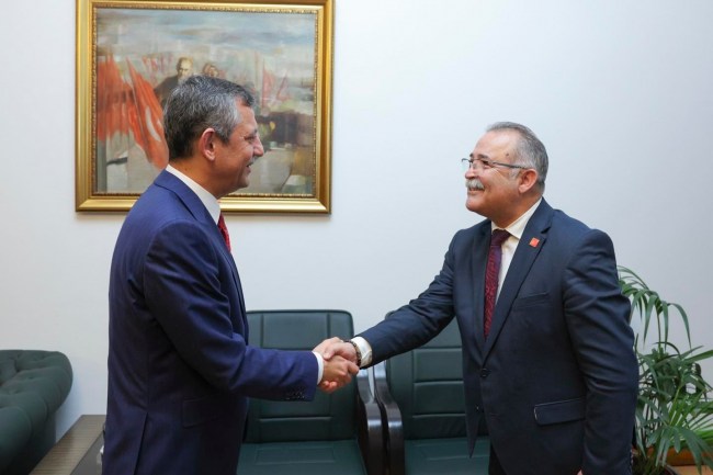 Halkın Umudu CHP'nin Lideri Özgür Özel'dir