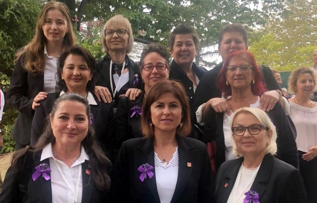 Biz kadınlar, güçsüzlük masalını paramparça ettik. Sokakta, evde, işte, mecliste…