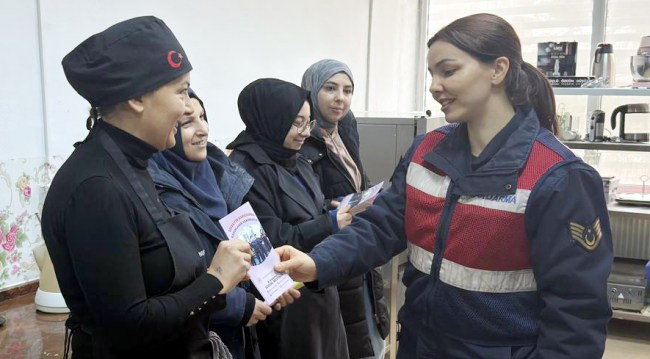 Jandarma KADES Uygulamasını Kdz. Ereğli'de Yaşayan Kadınlara, Bir Bir Anlatıyor !..