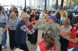 Kdz. Ereğlinin Yaşlıları, Günlerini Oynayarak Kutladı..