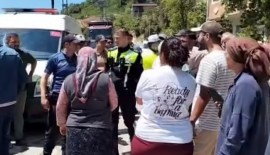 Sabrı Taşan Halk Kamyonlara, Yolu Kapattı...